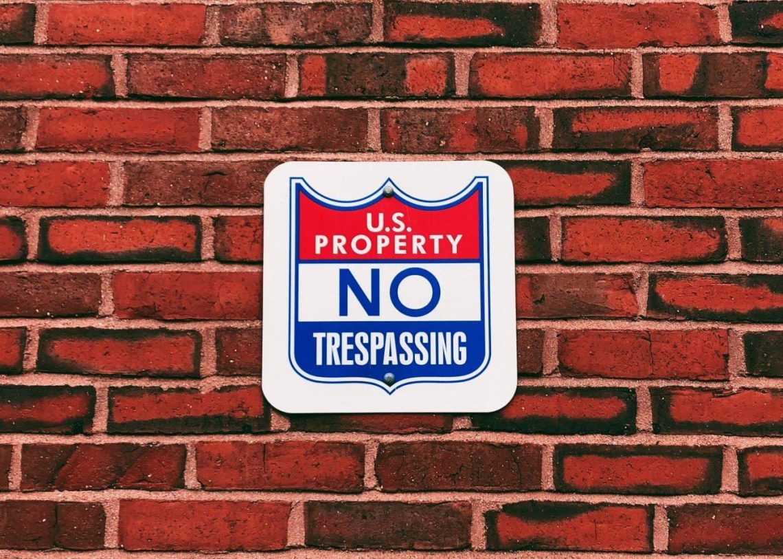 wall-no-tresspassing