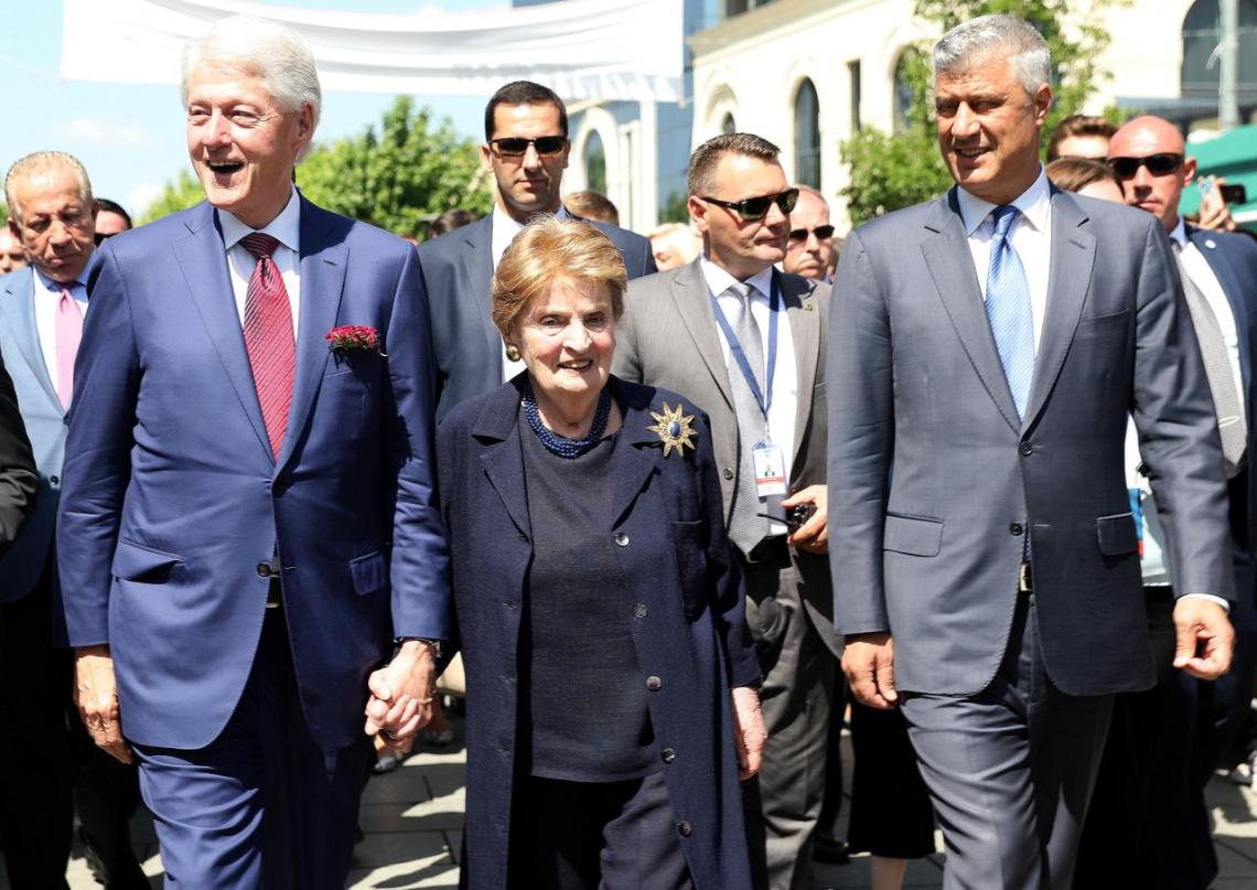 clinton-and-albright-in-kosovo